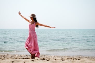 cheerful-woman-dancing-on-the-beach_1139-44.jpg